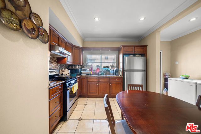 838 S St Andrews Place, Los Angeles, CA 90005