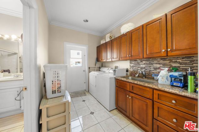 838 S St Andrews Place, Los Angeles, CA 90005