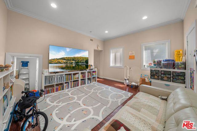 838 S St Andrews Place, Los Angeles, CA 90005