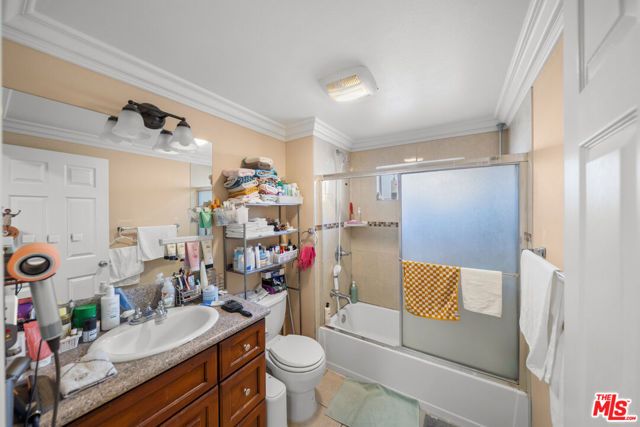 838 S St Andrews Place, Los Angeles, CA 90005