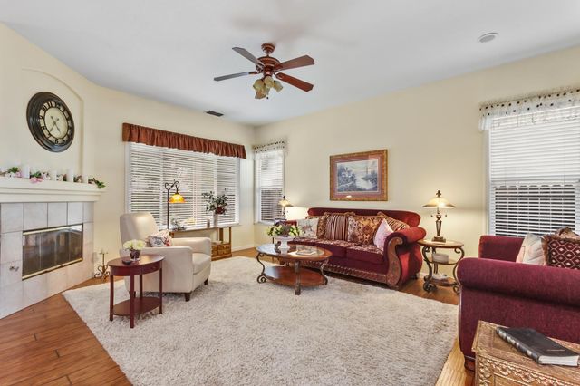 8450 Alameda Park Dr, Elk Grove, CA 95624