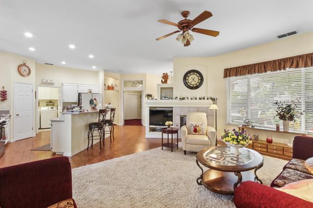 8450 Alameda Park Dr, Elk Grove, CA 95624