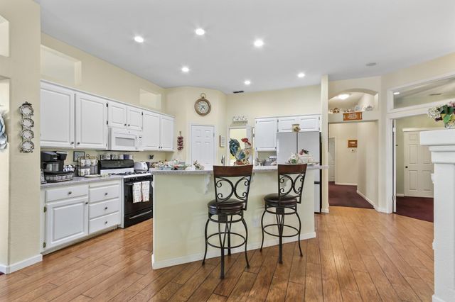 8450 Alameda Park Dr, Elk Grove, CA 95624