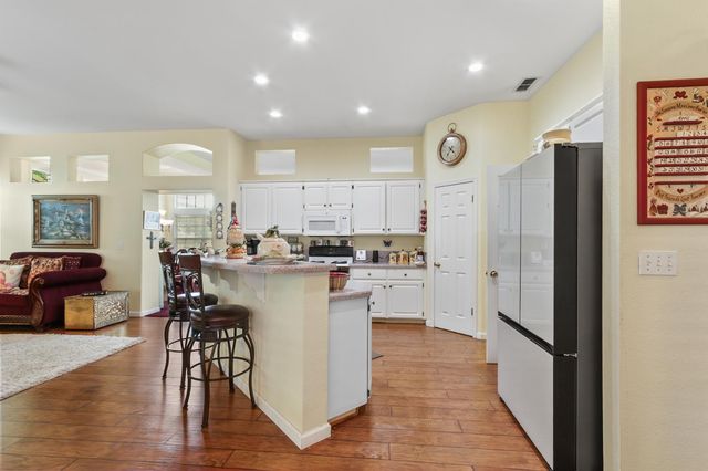 8450 Alameda Park Dr, Elk Grove, CA 95624