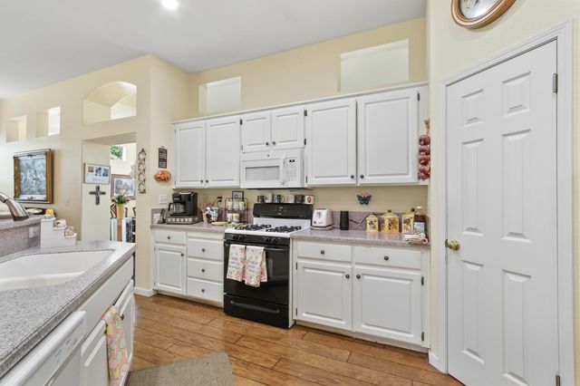 8450 Alameda Park Dr, Elk Grove, CA 95624