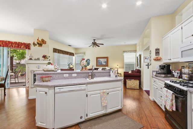 8450 Alameda Park Dr, Elk Grove, CA 95624