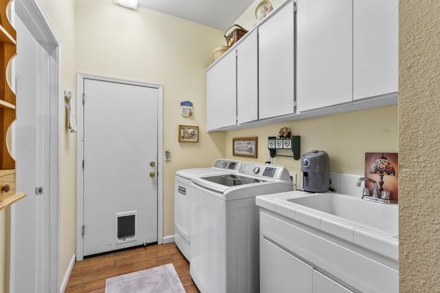 8450 Alameda Park Dr, Elk Grove, CA 95624