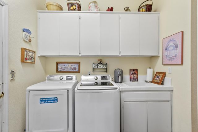 8450 Alameda Park Dr, Elk Grove, CA 95624