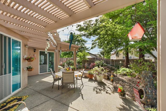 8450 Alameda Park Dr, Elk Grove, CA 95624