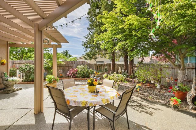 8450 Alameda Park Dr, Elk Grove, CA 95624