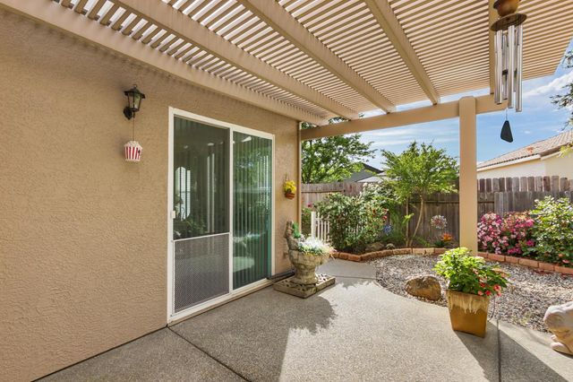 8450 Alameda Park Dr, Elk Grove, CA 95624