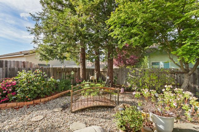 8450 Alameda Park Dr, Elk Grove, CA 95624