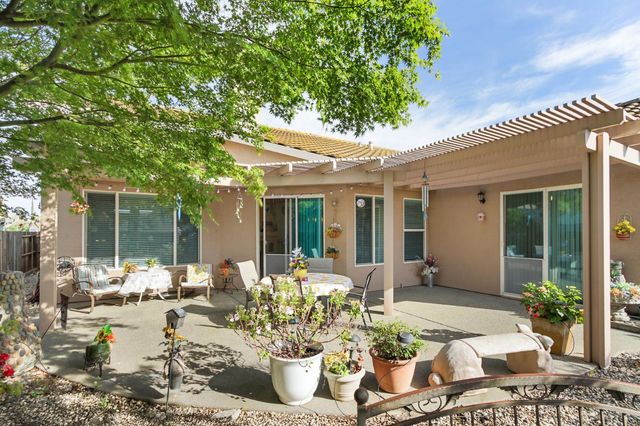 8450 Alameda Park Dr, Elk Grove, CA 95624