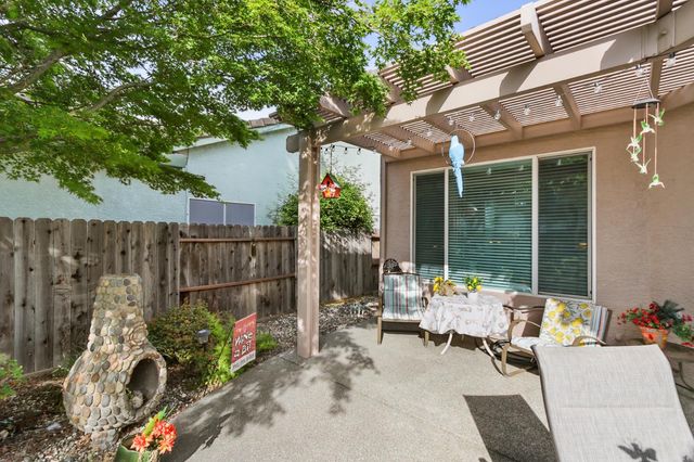 8450 Alameda Park Dr, Elk Grove, CA 95624