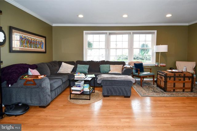 823 NEAL DR, Alexandria, VA 22308