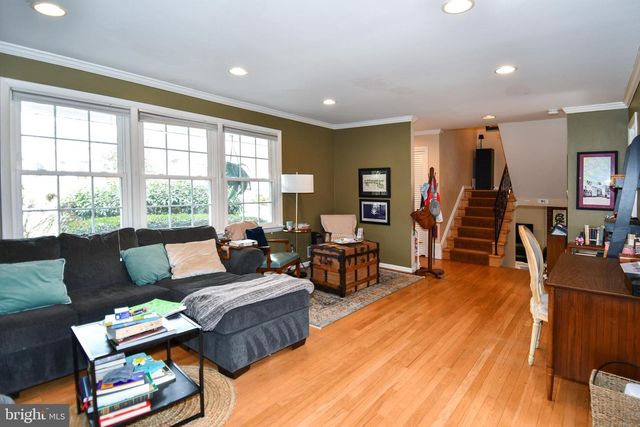 823 NEAL DR, Alexandria, VA 22308