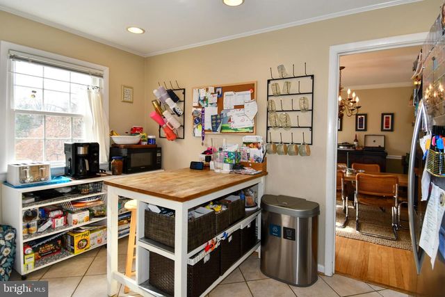 823 NEAL DR, Alexandria, VA 22308