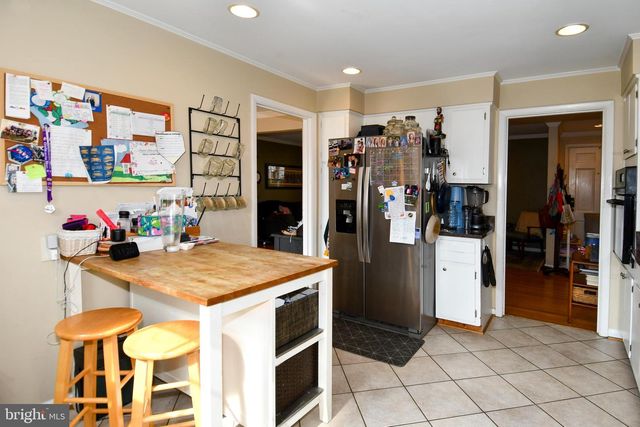 823 NEAL DR, Alexandria, VA 22308