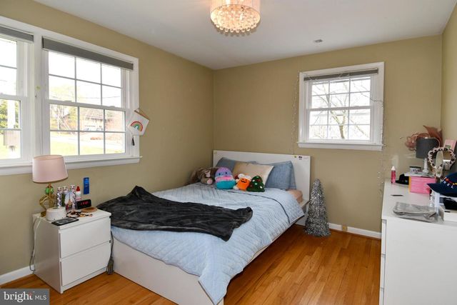 823 NEAL DR, Alexandria, VA 22308