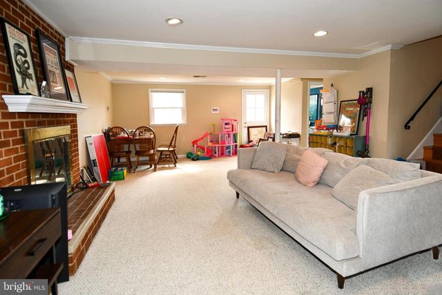 823 NEAL DR, Alexandria, VA 22308