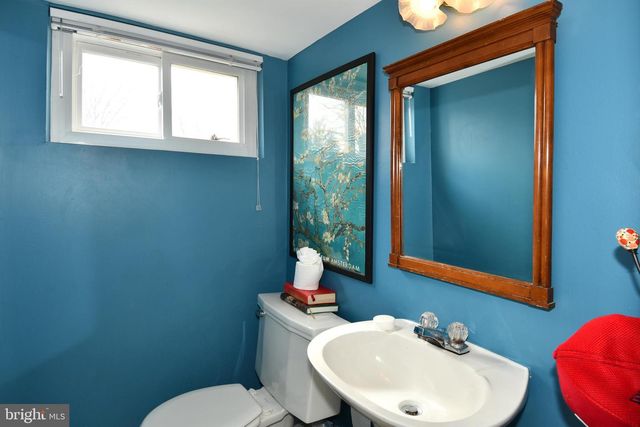 823 NEAL DR, Alexandria, VA 22308