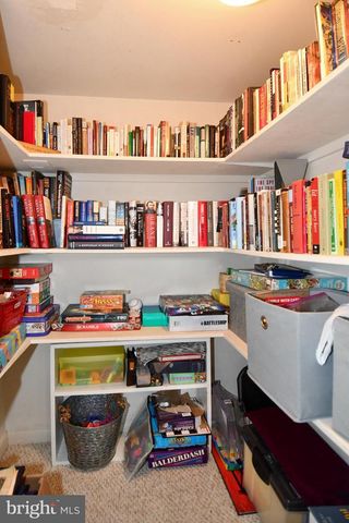 823 NEAL DR, Alexandria, VA 22308