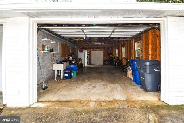 823 NEAL DR, Alexandria, VA 22308