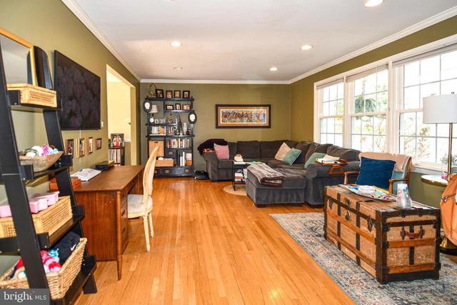 823 NEAL DR, Alexandria, VA 22308