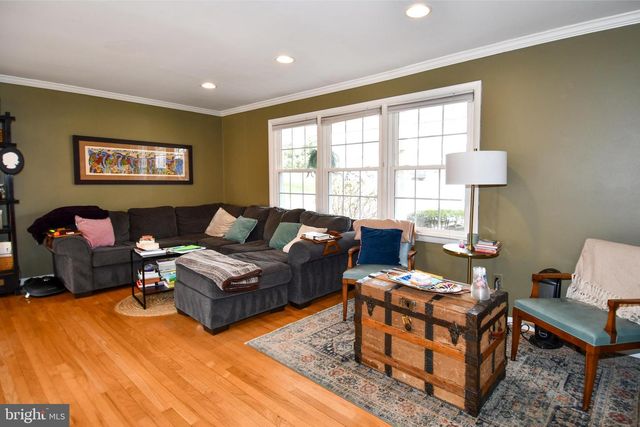 823 NEAL DR, Alexandria, VA 22308