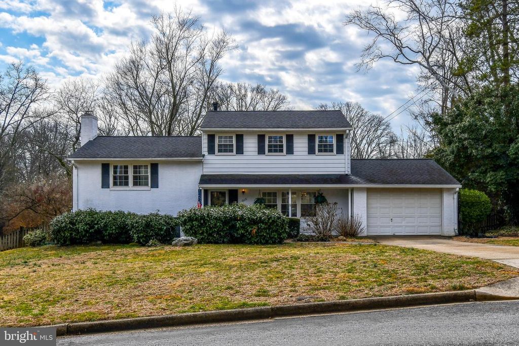 823 NEAL DR, Alexandria, VA 22308