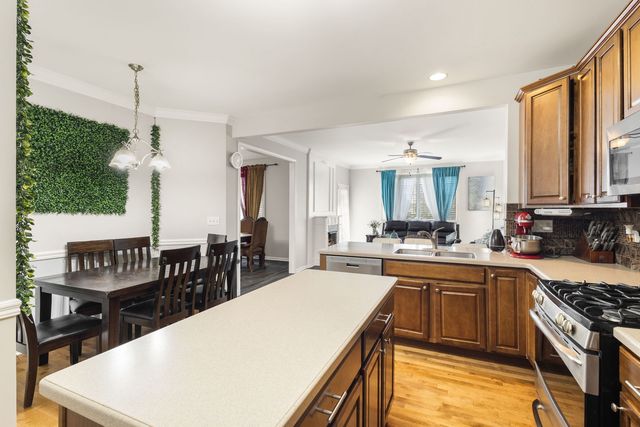 2777 Blakely Lane, Naperville, IL 60540