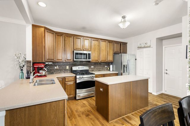 2777 Blakely Lane, Naperville, IL 60540