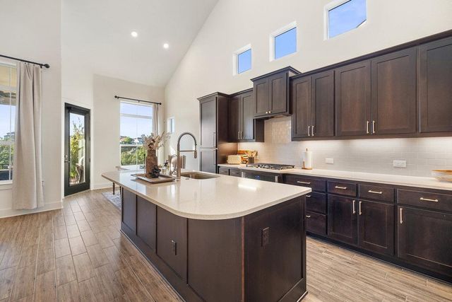 427 Cartwheel BND 92, Austin, TX 78738