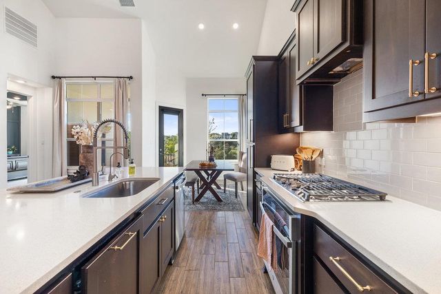 427 Cartwheel BND 92, Austin, TX 78738