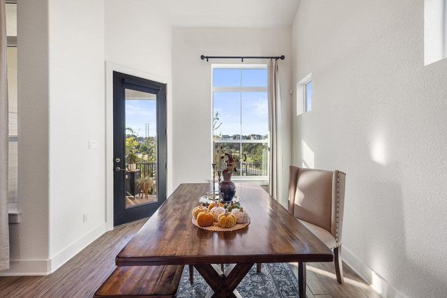 427 Cartwheel BND 92, Austin, TX 78738