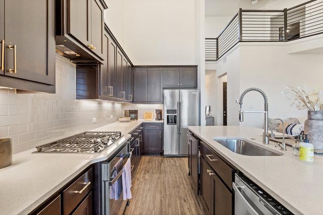 427 Cartwheel BND 92, Austin, TX 78738