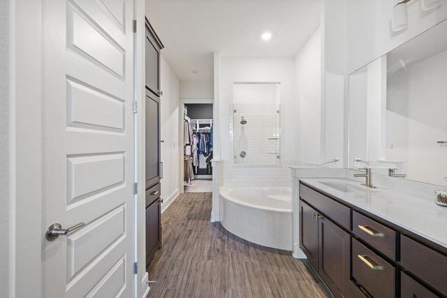 427 Cartwheel BND 92, Austin, TX 78738
