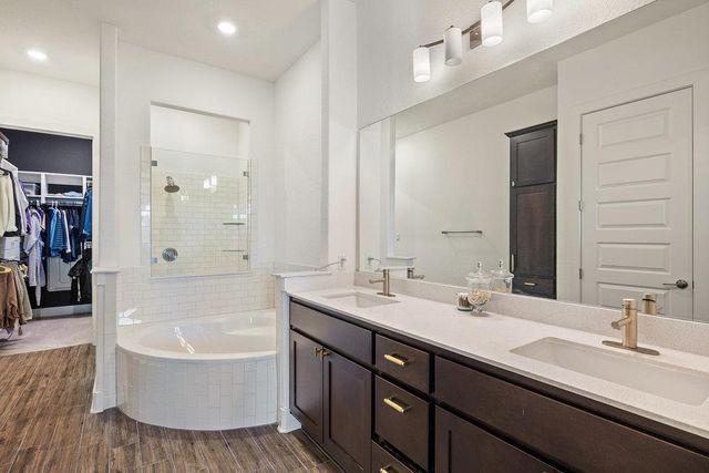 427 Cartwheel BND 92, Austin, TX 78738