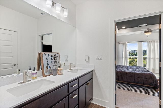 427 Cartwheel BND 92, Austin, TX 78738