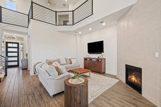 427 Cartwheel BND 92, Austin, TX 78738