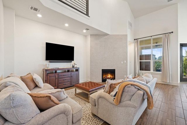 427 Cartwheel BND 92, Austin, TX 78738