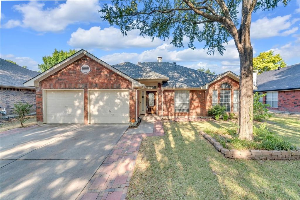 7449 Bear Lake Drive, Fort Worth, TX 76137 — exterior