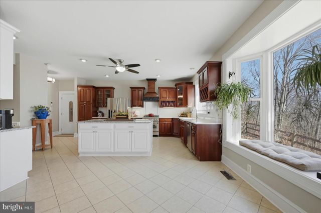 520 CLAGETT ST SW, Leesburg, VA 20175