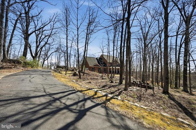 520 CLAGETT ST SW, Leesburg, VA 20175