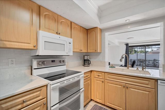 2926 CAPTIVA DRIVE, Sarasota, FL 34231
