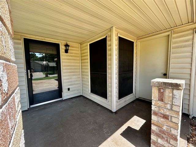 4205 Greencrest Drive, Arlington, TX 76016