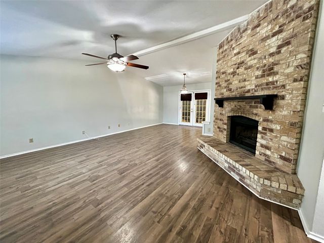 4205 Greencrest Drive, Arlington, TX 76016