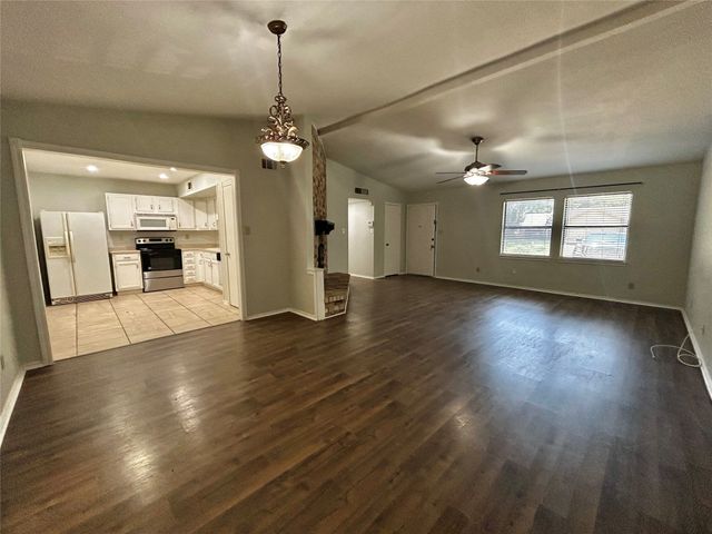 4205 Greencrest Drive, Arlington, TX 76016