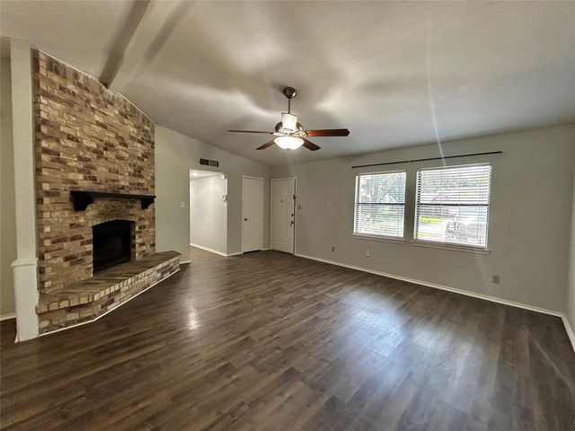 4205 Greencrest Drive, Arlington, TX 76016
