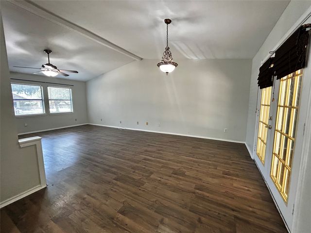 4205 Greencrest Drive, Arlington, TX 76016